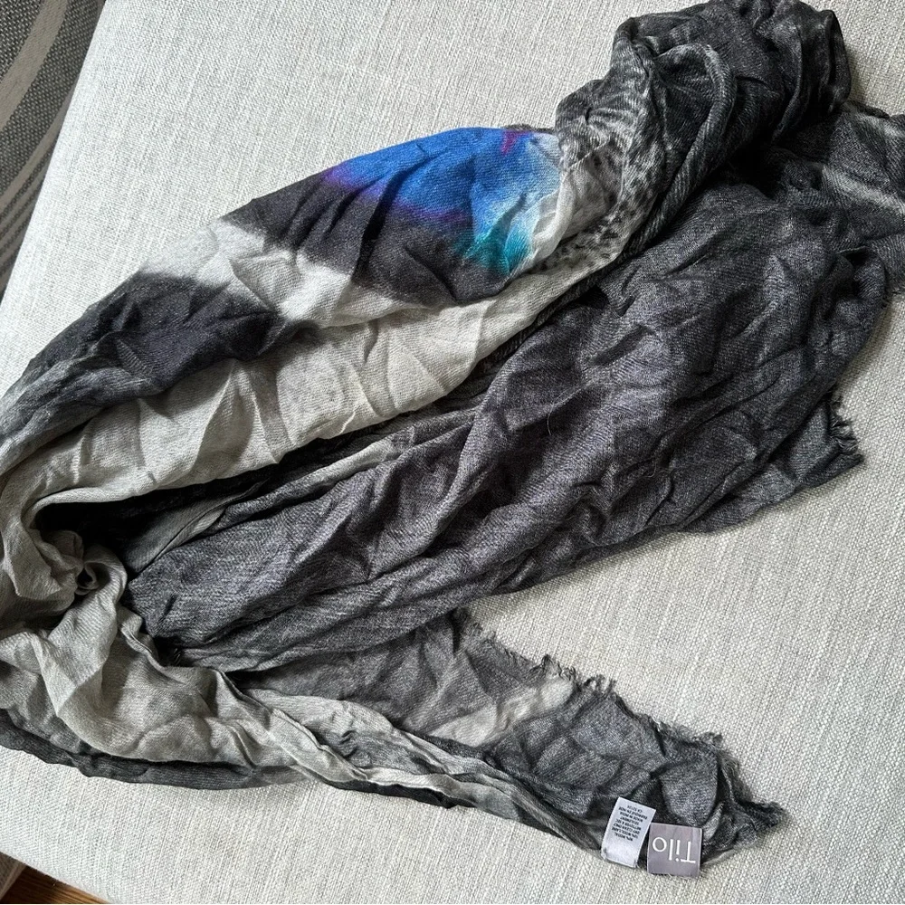 Tilo Scarf - Picture 5 of 6